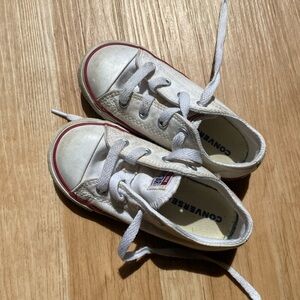 Toddler size 8 converse